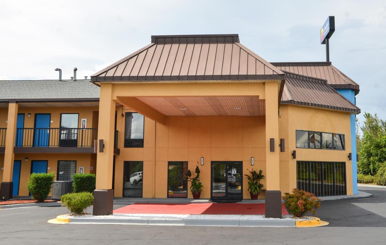 Baymont By Wyndham Santee Motel Exterior photo